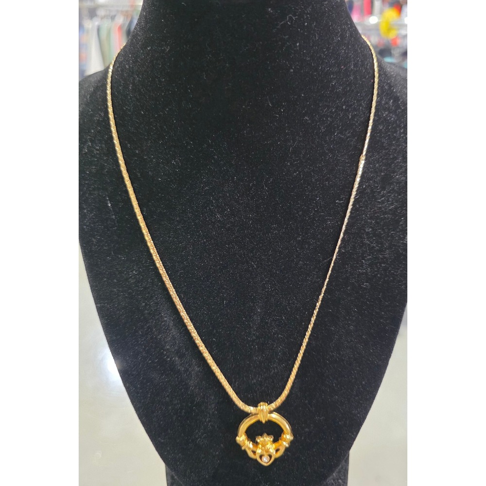 Avon vintage
Gold Tone Rhinestone Pendant 18 Inch